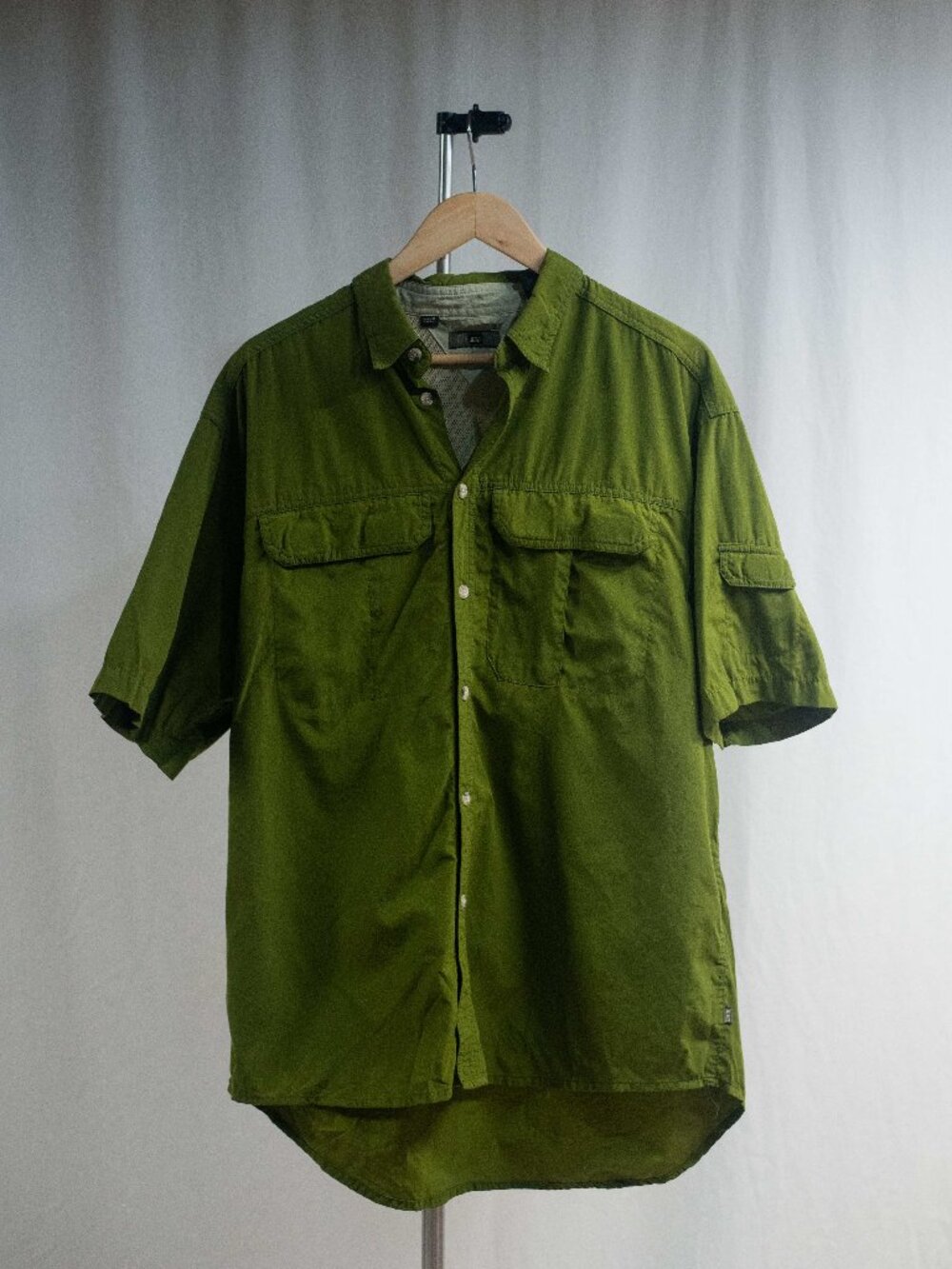 REI UPF 50 Olive Green Short Sleeve Button Down L Hiking Vented Nylon Shirt